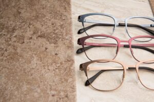 Choose the right glasses frames color based on your skin tone