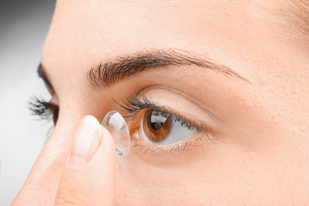 Contact lens insertion in a woman's eye
